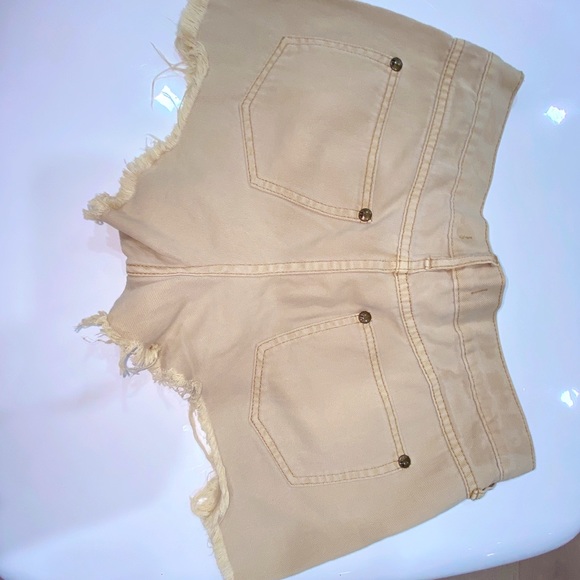 Free People cute beige shorts - Picture 3 of 3